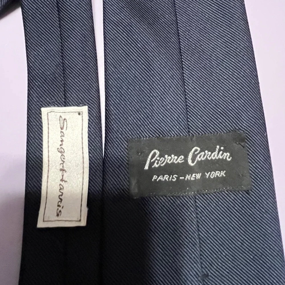 Pierre Cardin Paris New York Mens Navy Blue Ribbed Silk Blend Necktie 56x3.5